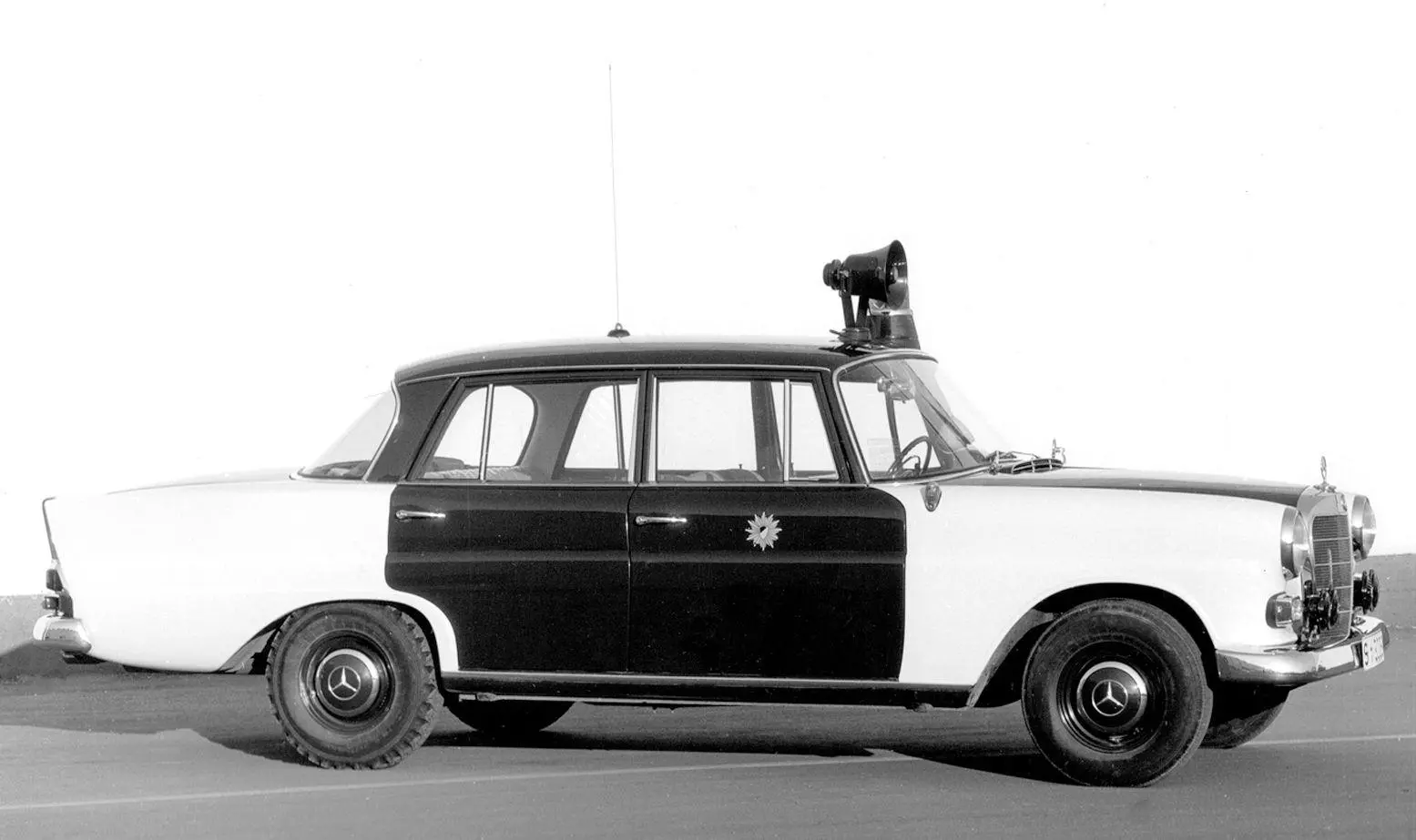 Bild: 9783751611954 | Polizeifahrzeuge Mercedes-Benz | Alexander Weber | Taschenbuch | 2025
