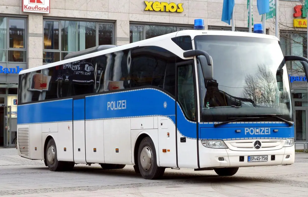 Bild: 9783751611954 | Polizeifahrzeuge Mercedes-Benz | Alexander Weber | Taschenbuch | 2025
