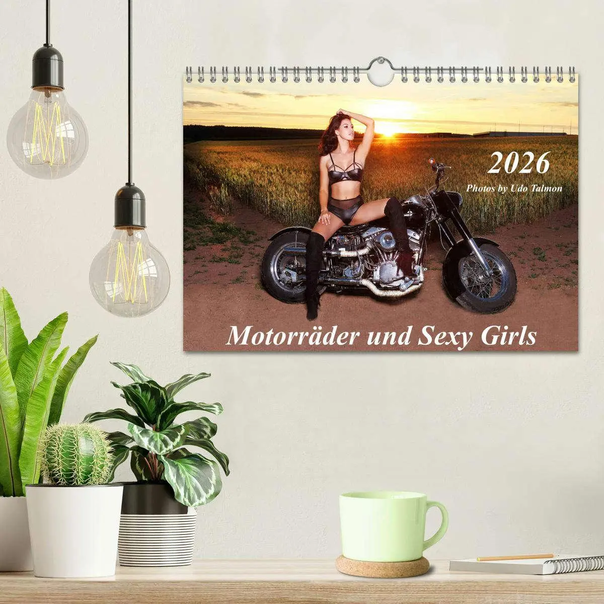 Bild: 9783457683354 | Motorräder und Sexy Girls (Wandkalender 2026 DIN A4 quer), CALVENDO...
