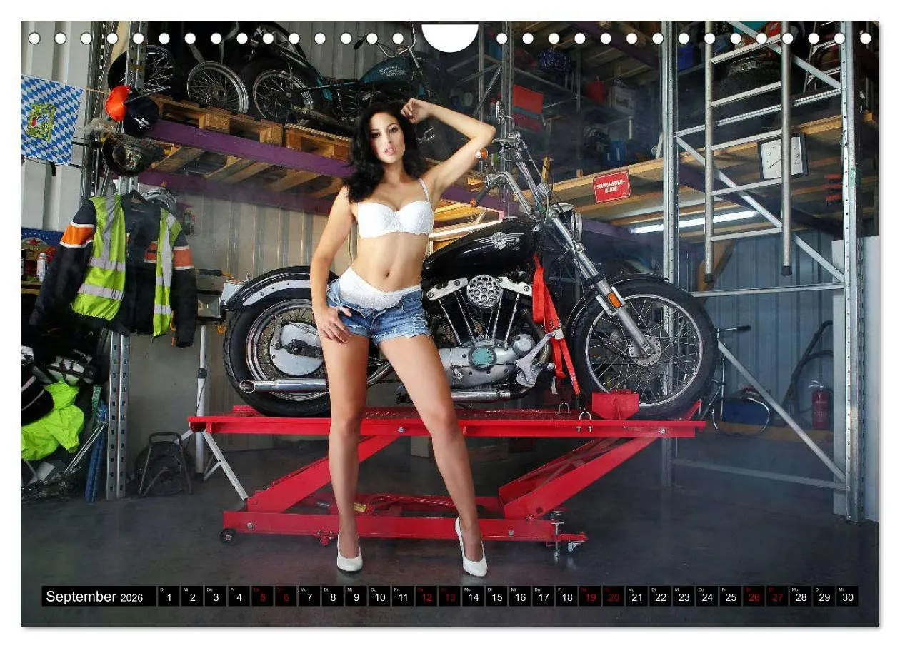 Bild: 9783457683354 | Motorräder und Sexy Girls (Wandkalender 2026 DIN A4 quer), CALVENDO...