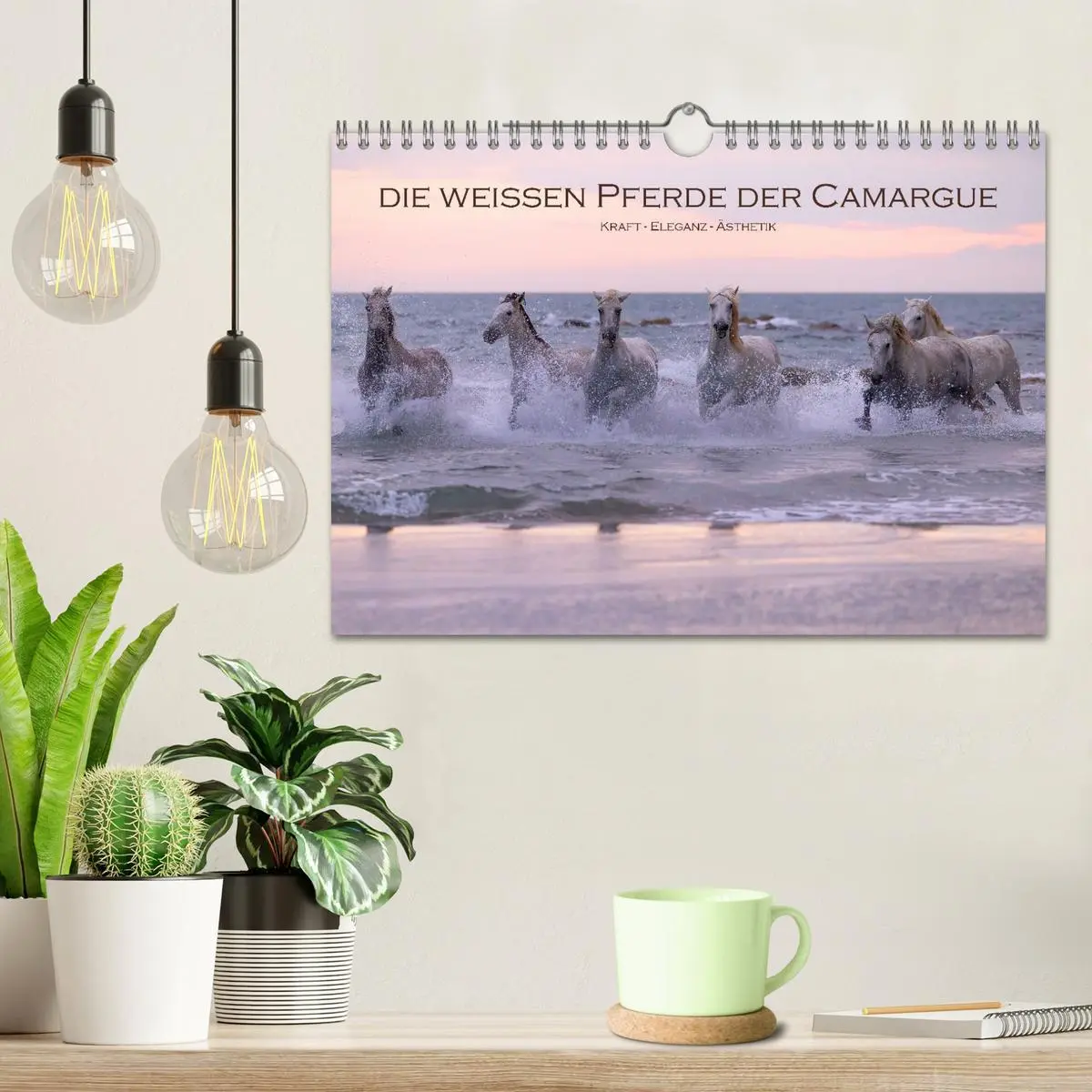 Bild: 9783457304754 | Die weißen Pferde der Camargue (Wandkalender 2026 DIN A4 quer),...