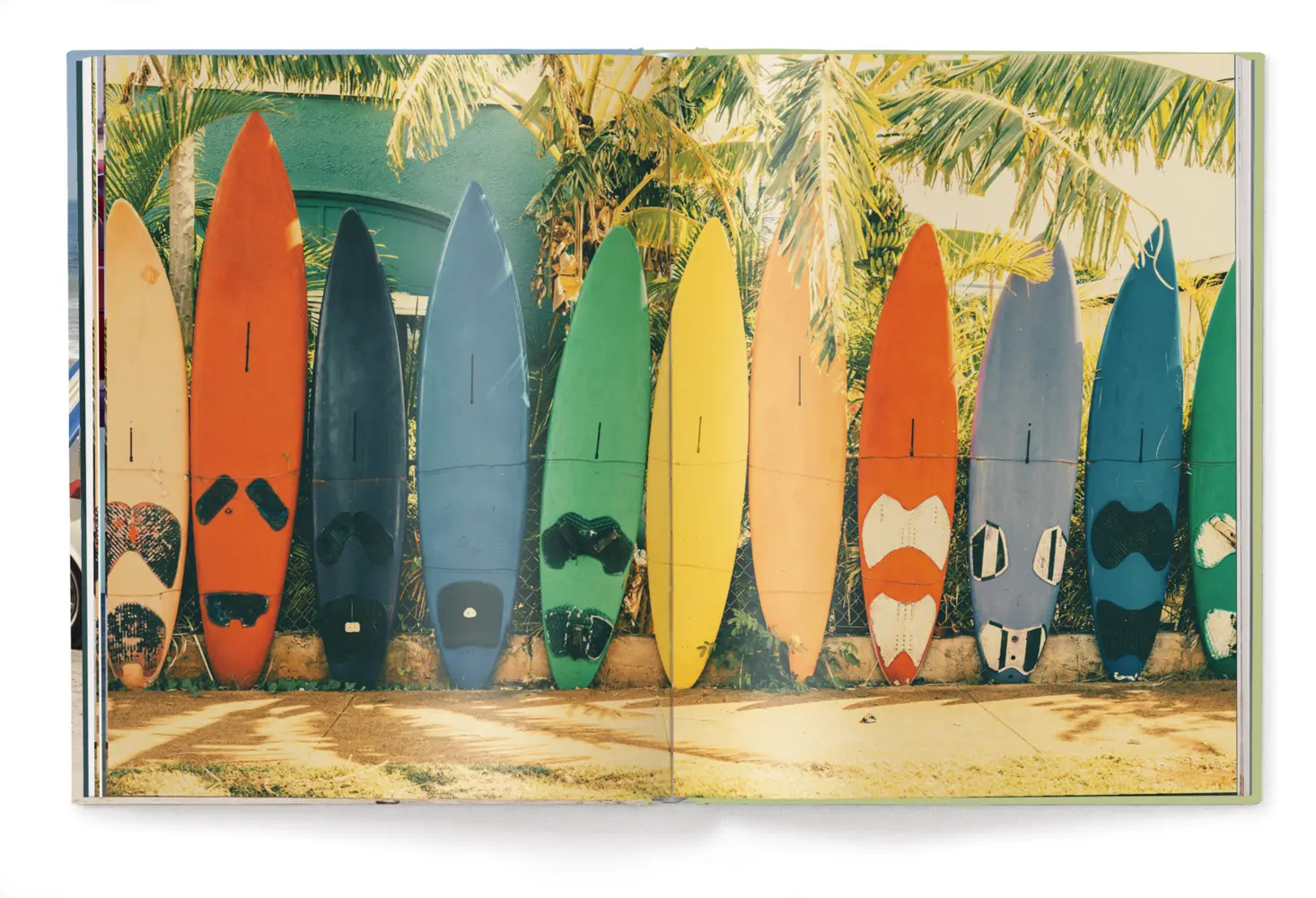 Bild: 9783961717354 | The Stylish Life Surfing | teneues | Buch | 176 S. | Englisch | 2026