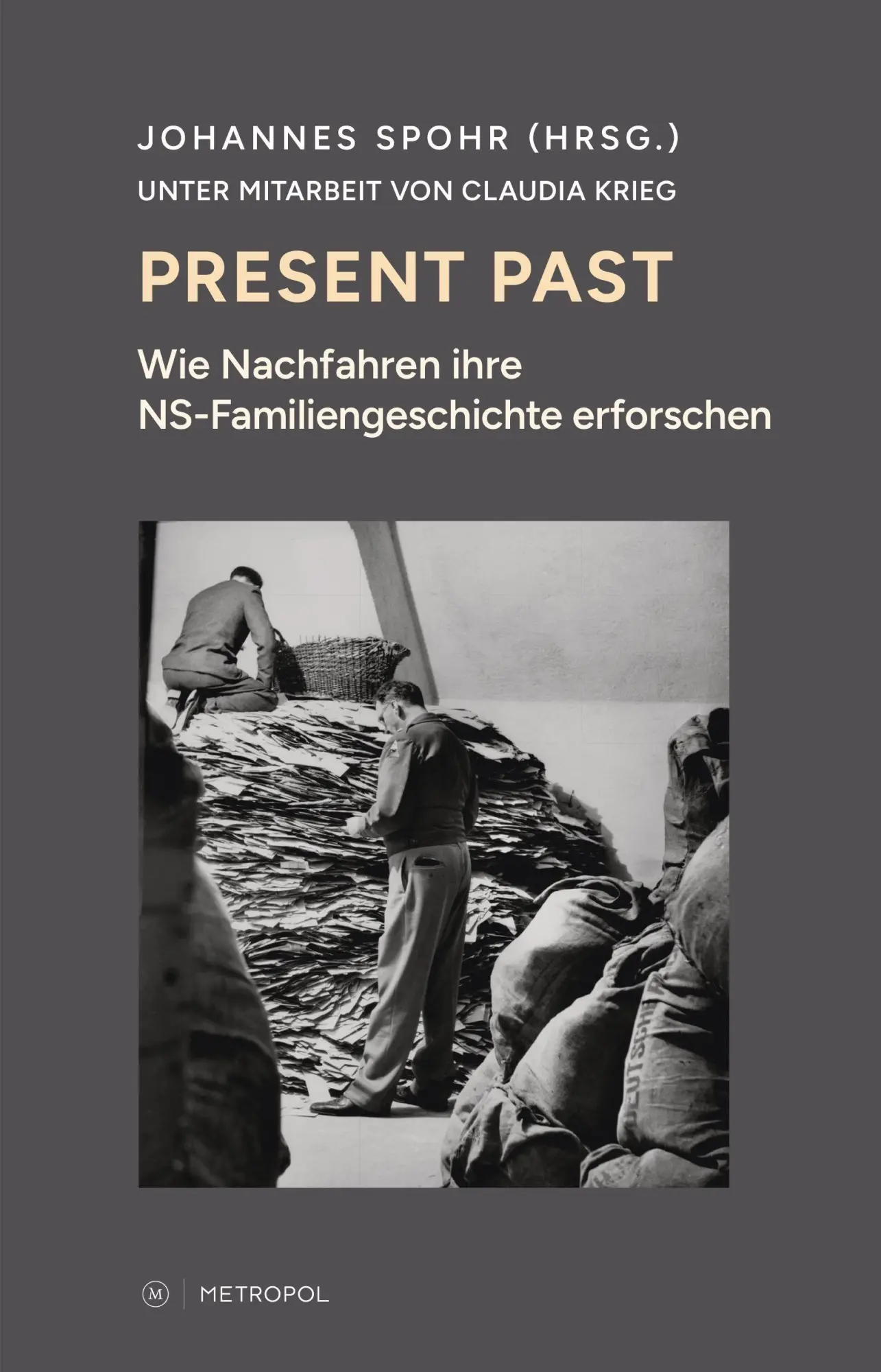 Cover: 9783863318154 | Present Past | Wie Nachfahren ihre NS-Familiengeschichte erforschen