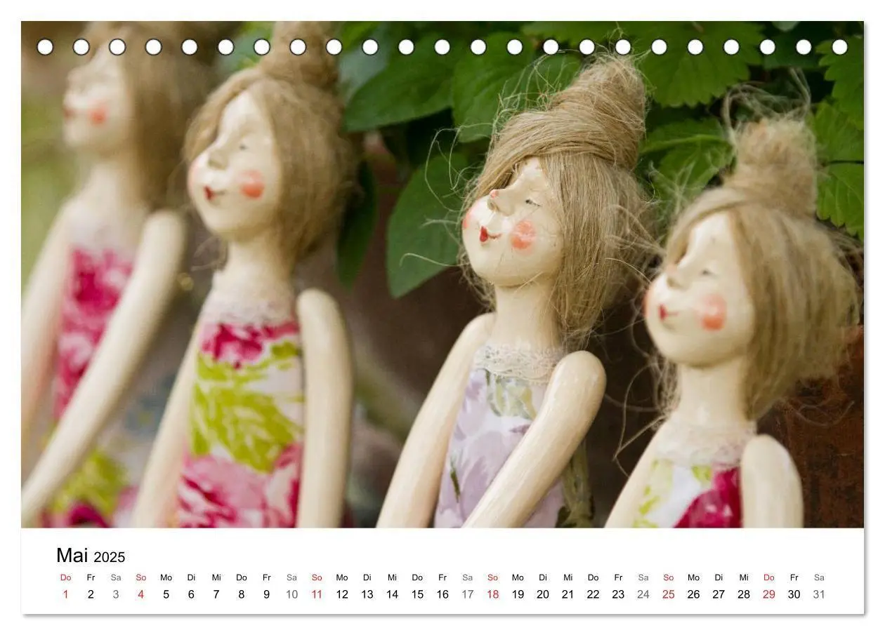 Bild: 9783435469154 | Tausendschön - handgeferigte Tonwesen (Tischkalender 2025 DIN A5...
