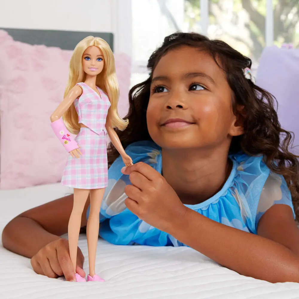 Bild: 194735339754 | Barbie Fashionista mit Armgips | Blister | JJN56 | Deutsch | 2026