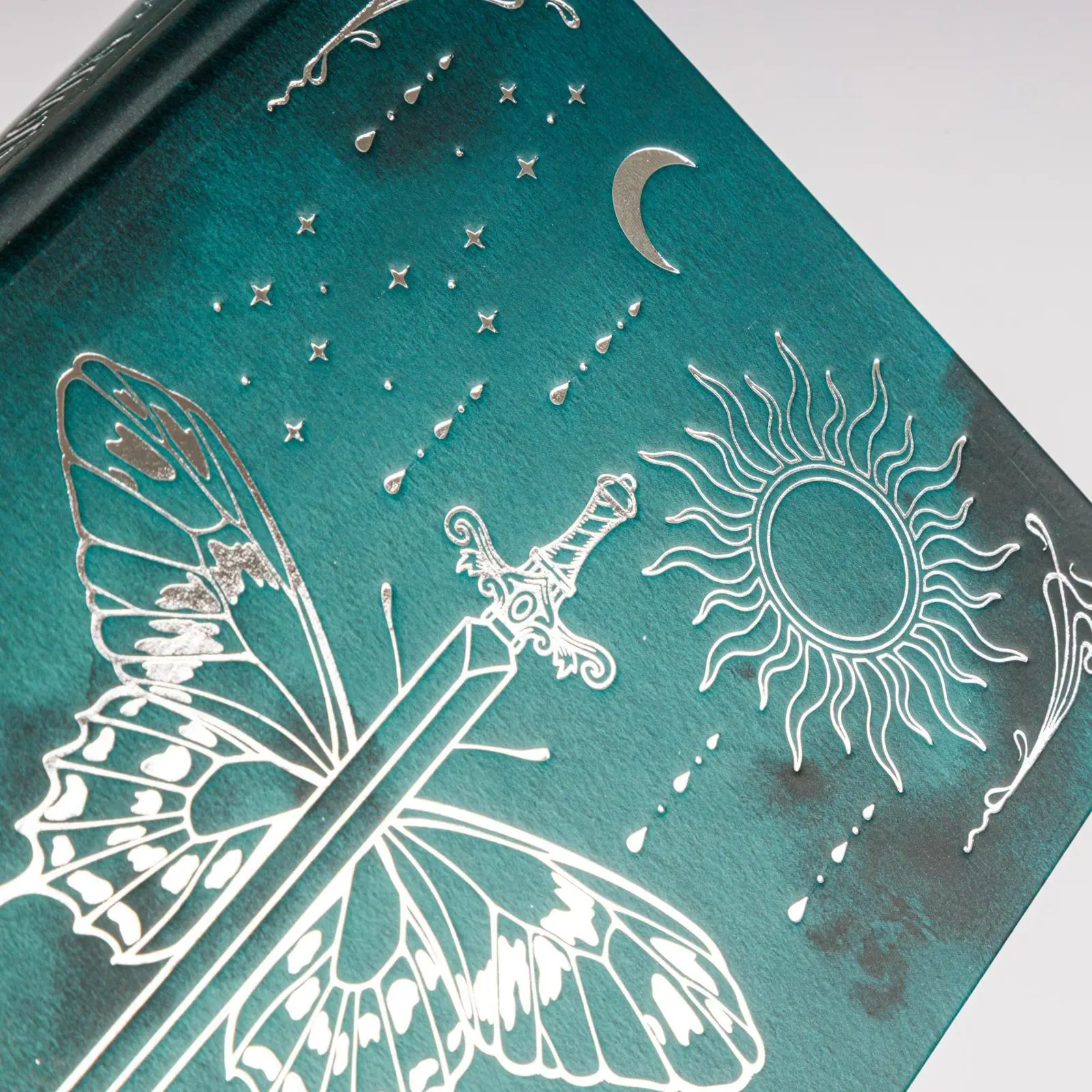 Bild: 9783551586155 | Children of Fallen Gods (War of Lost Hearts 2) | Carissa Broadbent