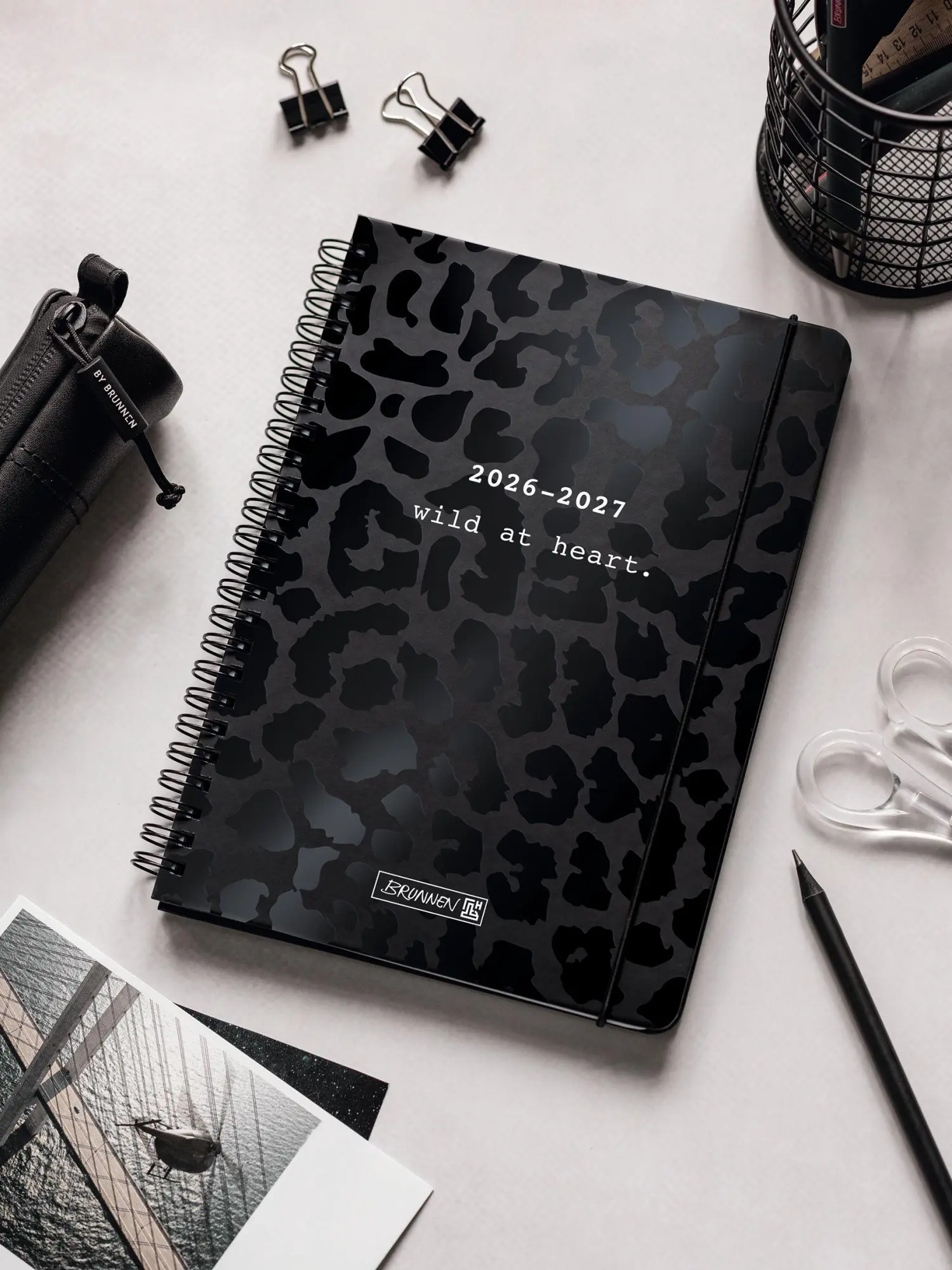Bild: 4061947156355 | Schülerkalender 2026/2027 "BLACK" A5, Papier | Taschenbuch | 208 S.