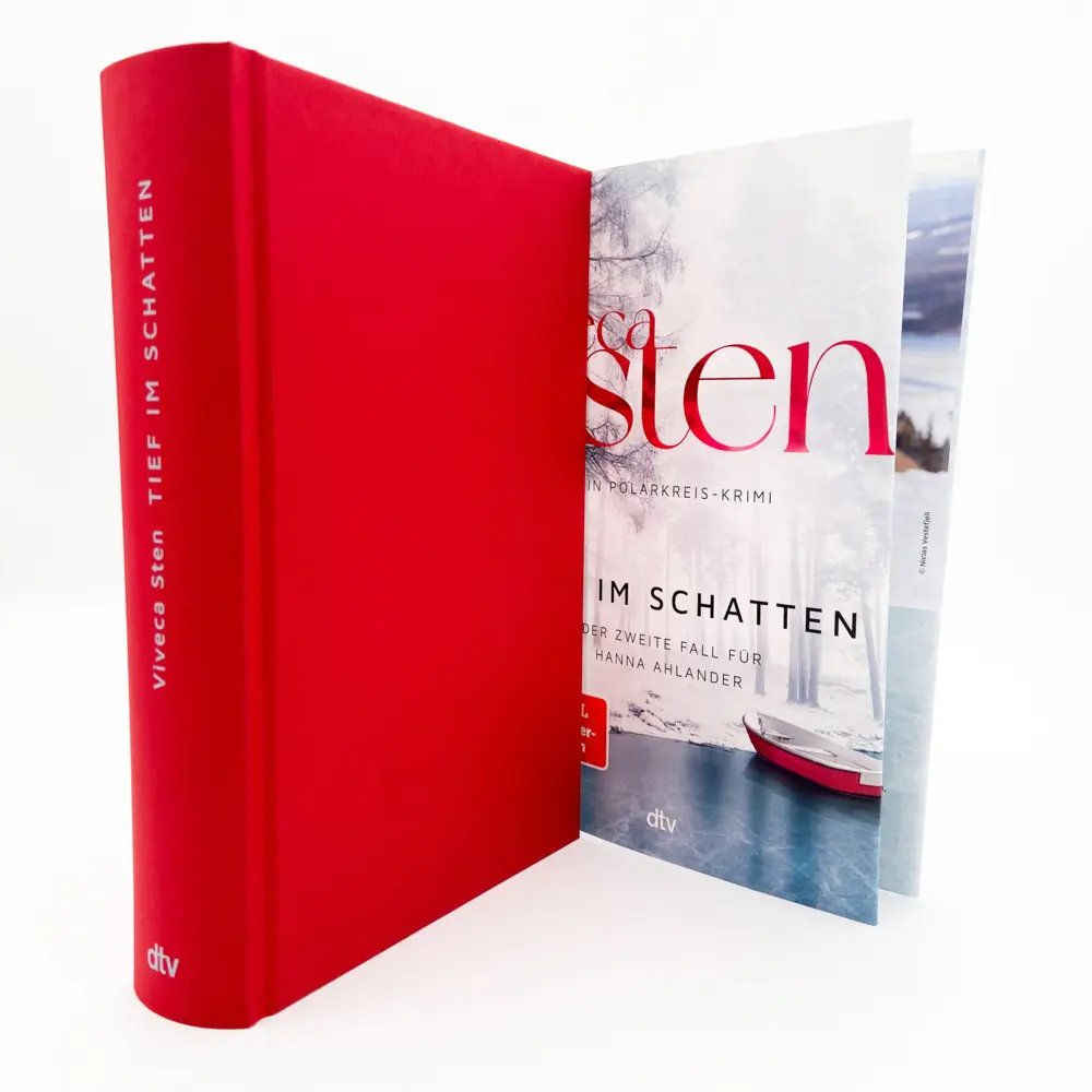 Bild: 9783423283656 | Tief im Schatten | Viveca Sten | Buch | 499 S. | Deutsch | 2023 | DTV