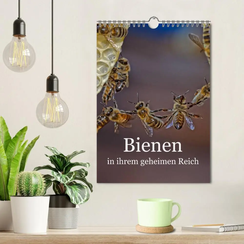 Bild: 9783457038956 | Bienen in ihrem geheimen Reich (Wandkalender 2025 DIN A4 hoch),...