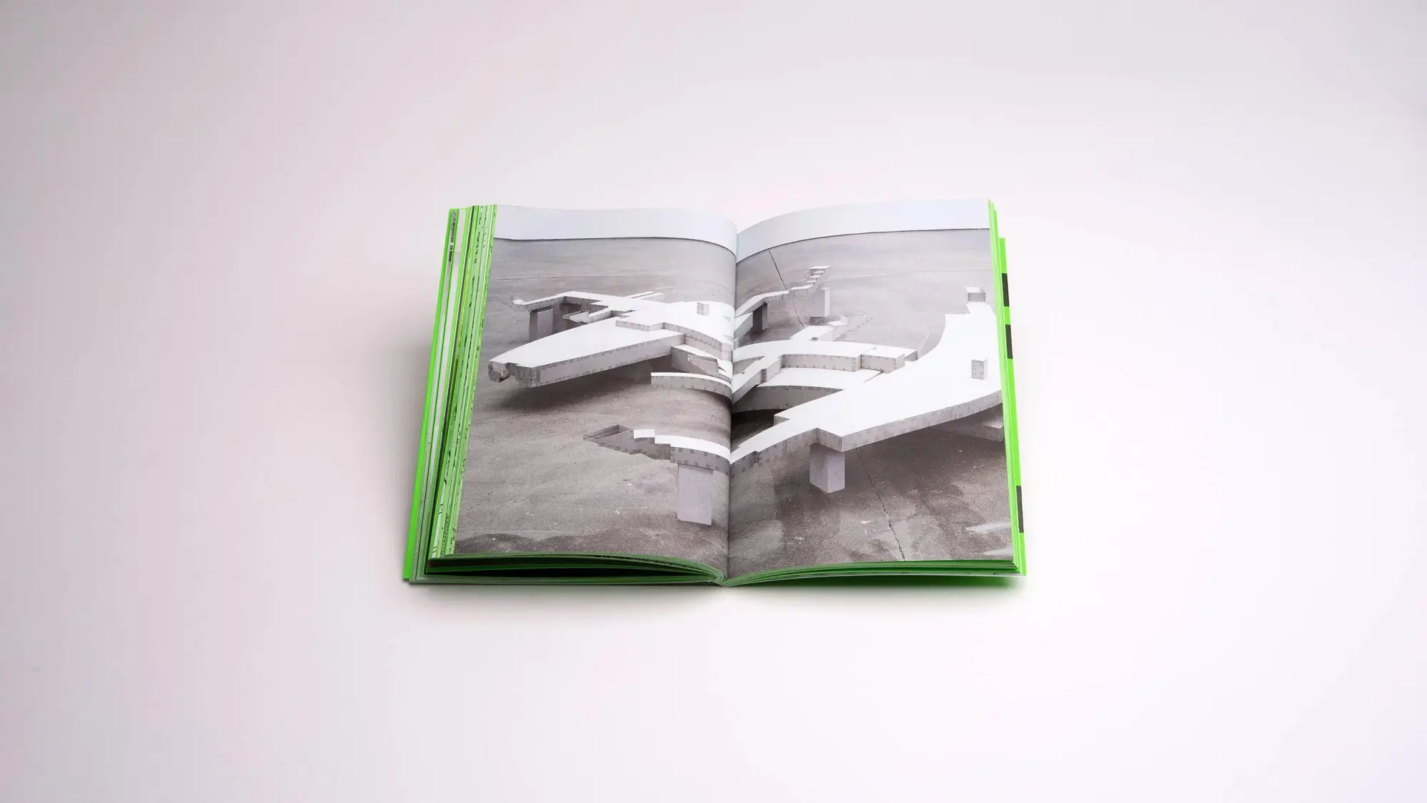 Bild: 9783969122457 | Larissa Fassler: Building Worlds | Meike Behm | Taschenbuch | 176 S.