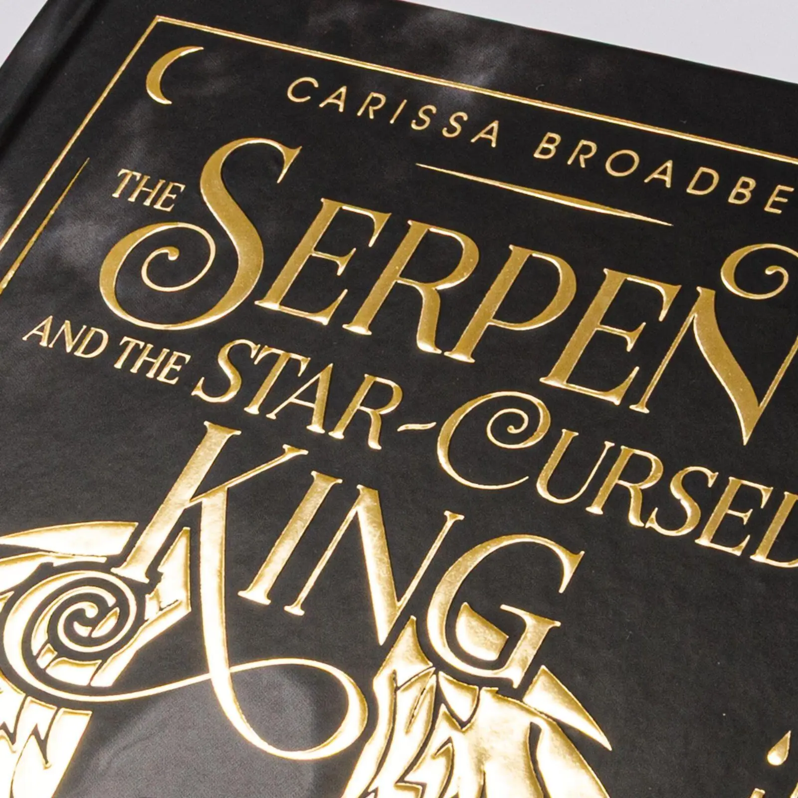 Bild: 9783551586957 | The Serpent and the Star-Cursed King (Crowns of Nyaxia) | Broadbent