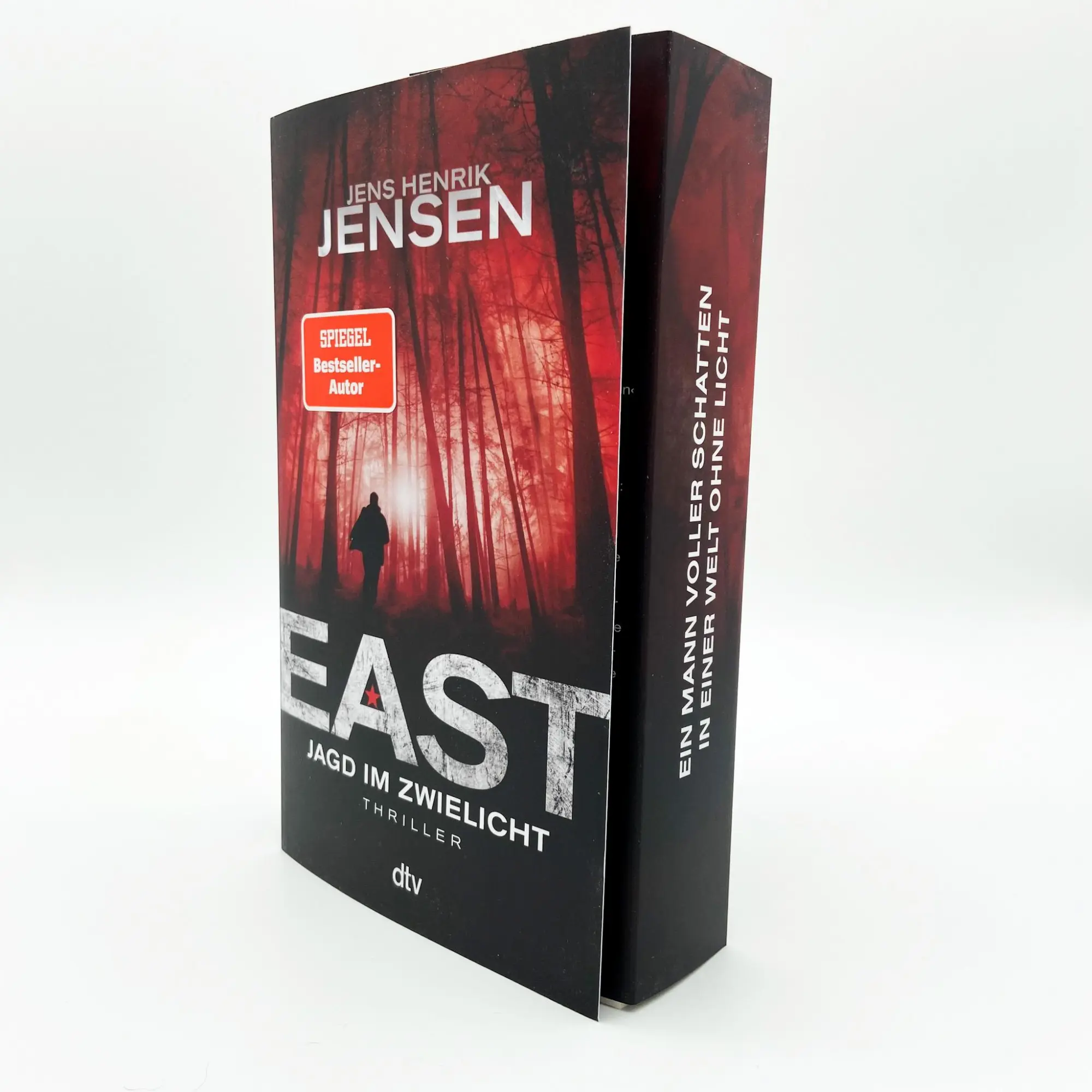 Bild: 9783423218757 | EAST. Jagd im Zwielicht | Thriller | Jens Henrik Jensen | Taschenbuch
