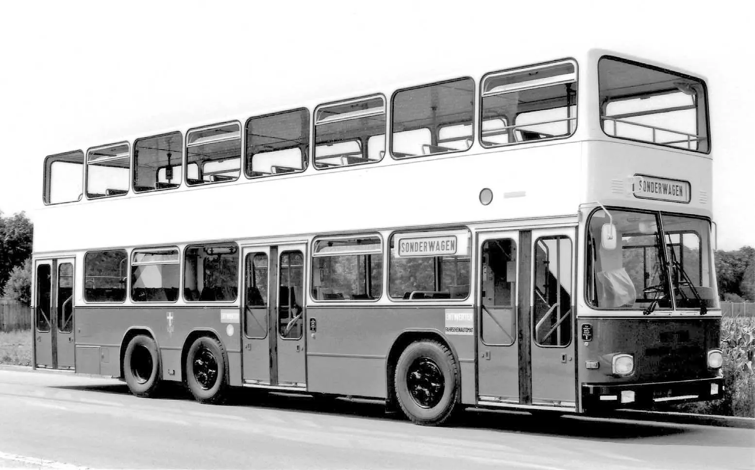 Bild: 9783751612258 | Jahrbuch Omnibusse 2027 | Taschenbuch | 144 S. | Deutsch | 2026