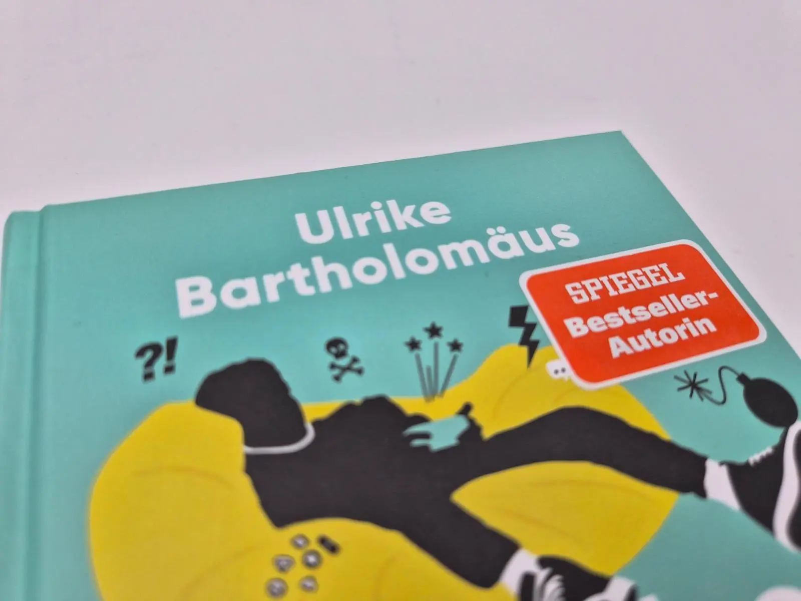 Bild: 9783827015358 | Zwischen TikTok und Therapie | Ulrike Bartholomäus | Buch | 304 S.