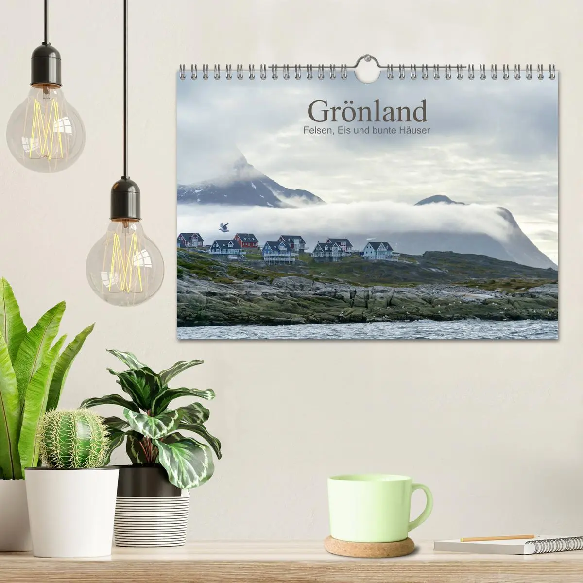 Bild: 9783457805558 | Grönland - Felsen, Eis und bunte Häuser (Wandkalender 2026 DIN A4...