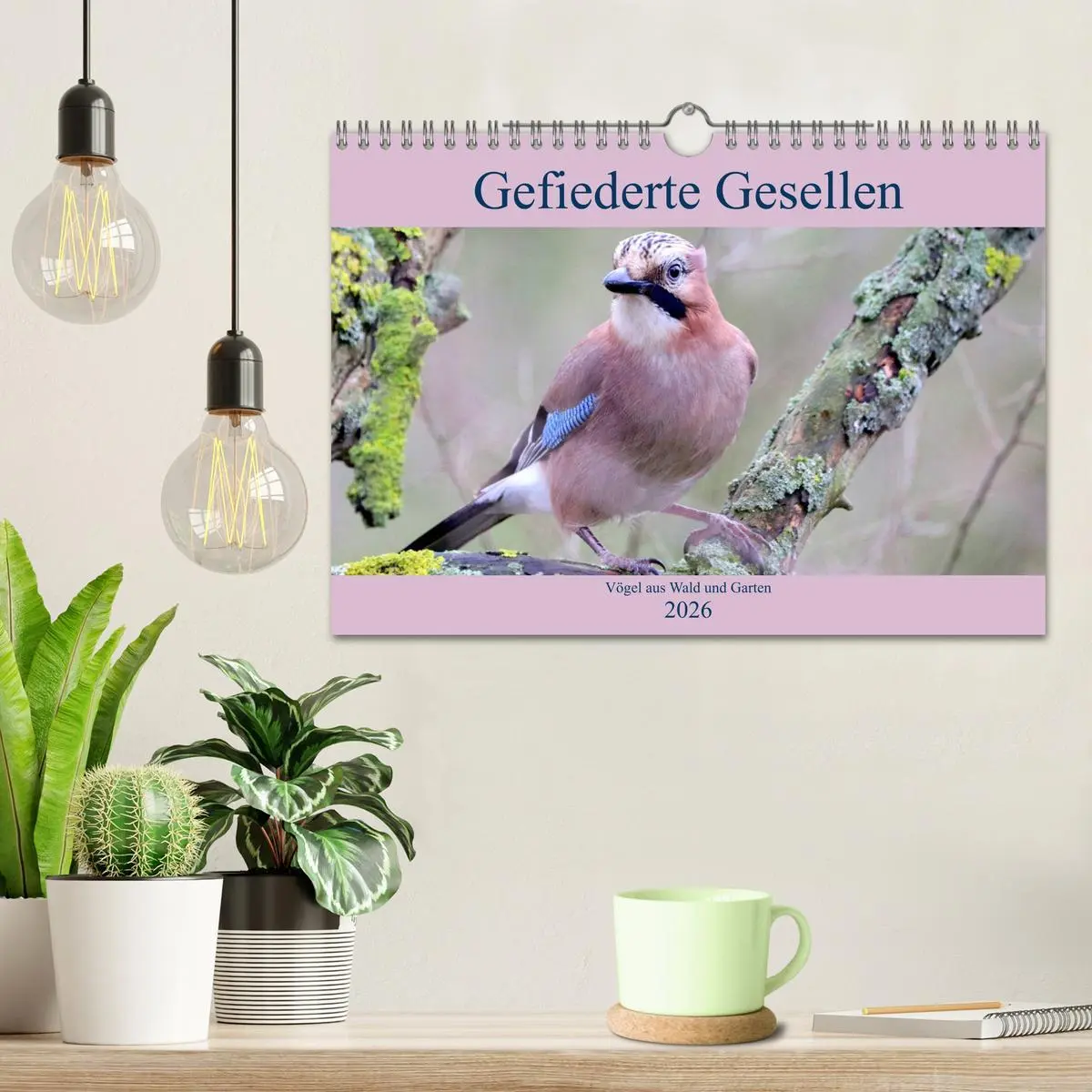 Bild: 9783457916858 | Gefiederte Gesellen - Vögel aus Wald und Garten (Wandkalender 2026...