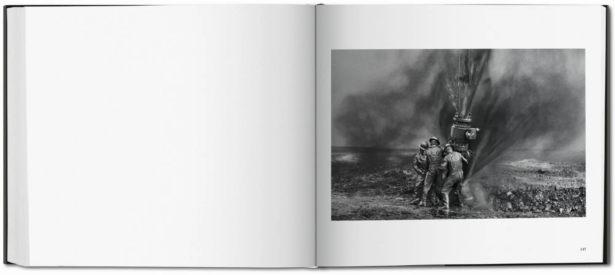Bild: 9783836561259 | Sebastião Salgado. Kuwait. A Desert on Fire | Kuwait, a Desert on Fire