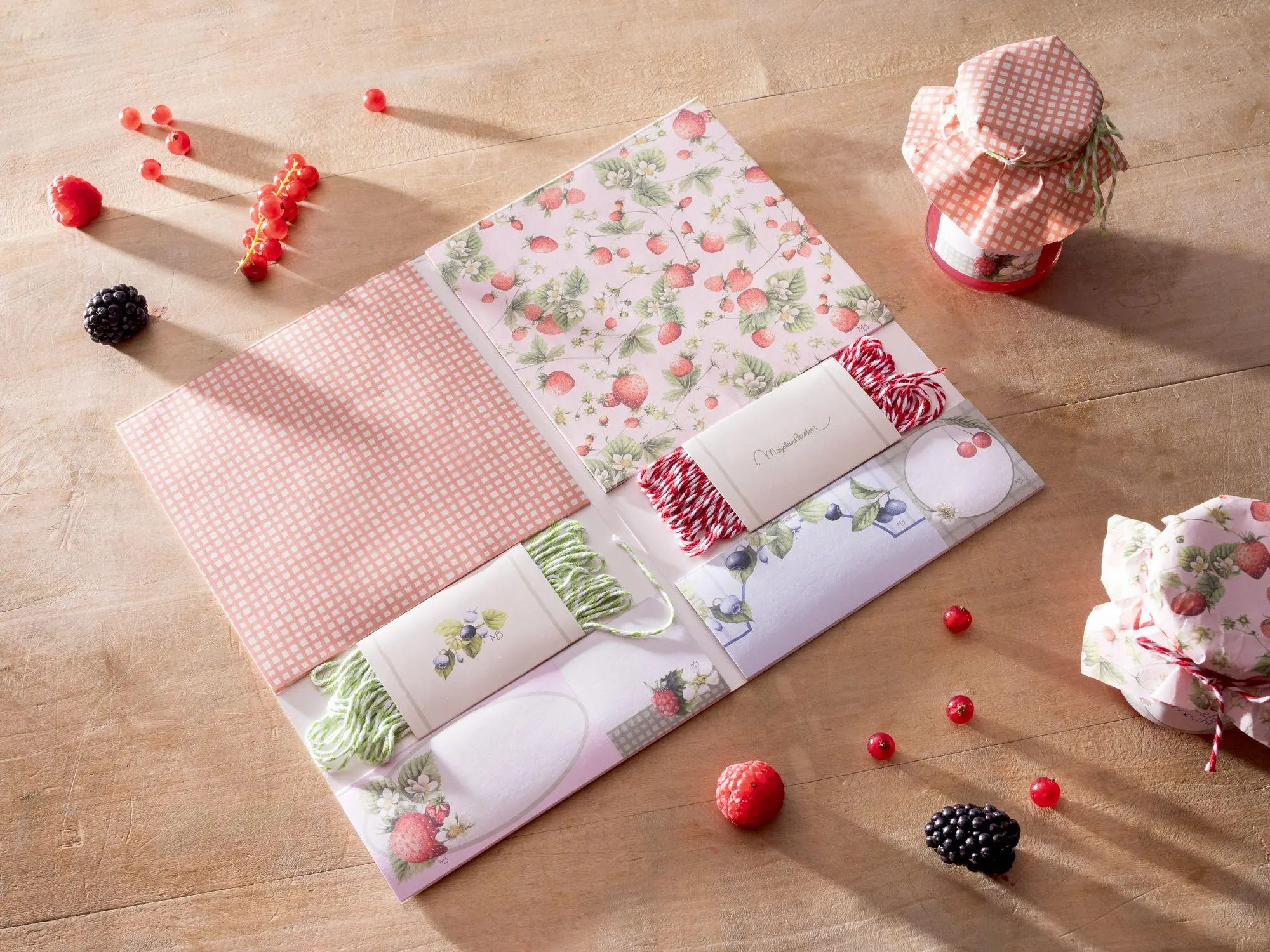 Bild: 4041433881459 | Marmeladen-Deko-Set - Cottage Garden | mit Deckchen, Etiketten &amp; Garn