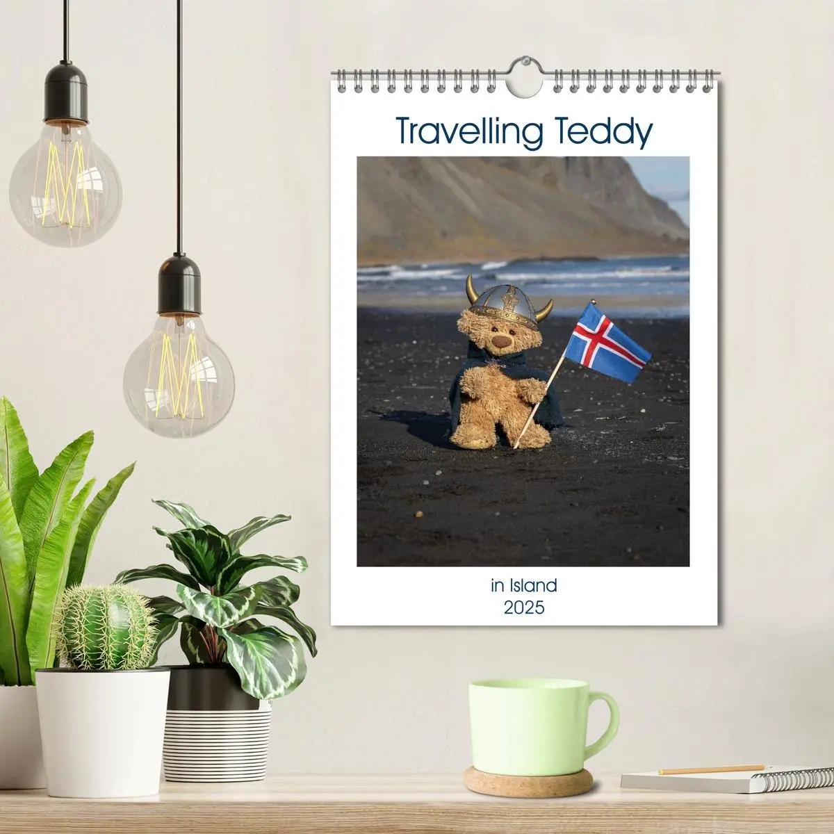 Bild: 9783457136959 | Travelling Teddy in Island (Wandkalender 2025 DIN A4 hoch),...