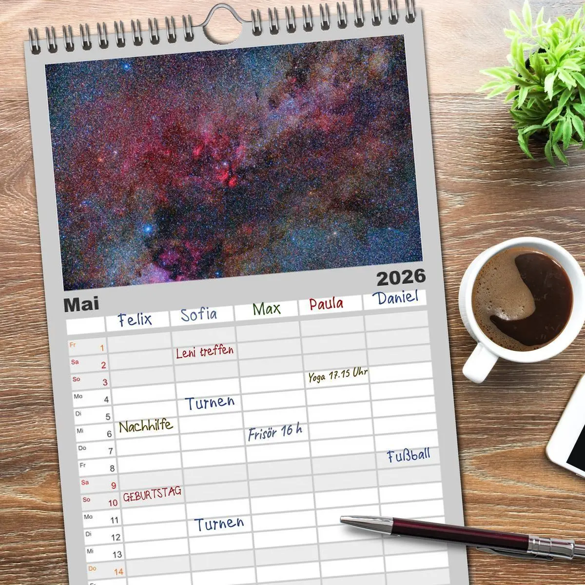 Bild: 9783516519259 | Familienplaner 2026 - Farbiges Weltall mit 5 Spalten (Wandkalender,...