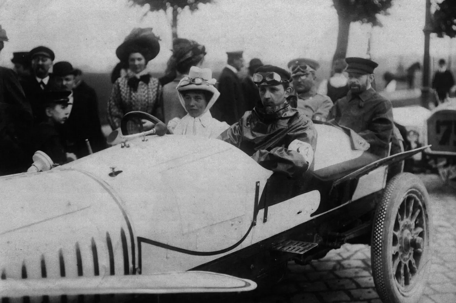 Bild: 9783963520860 | Meisterin des Motorsports | Gertrud Parschalk | Taschenbuch | 284 S.