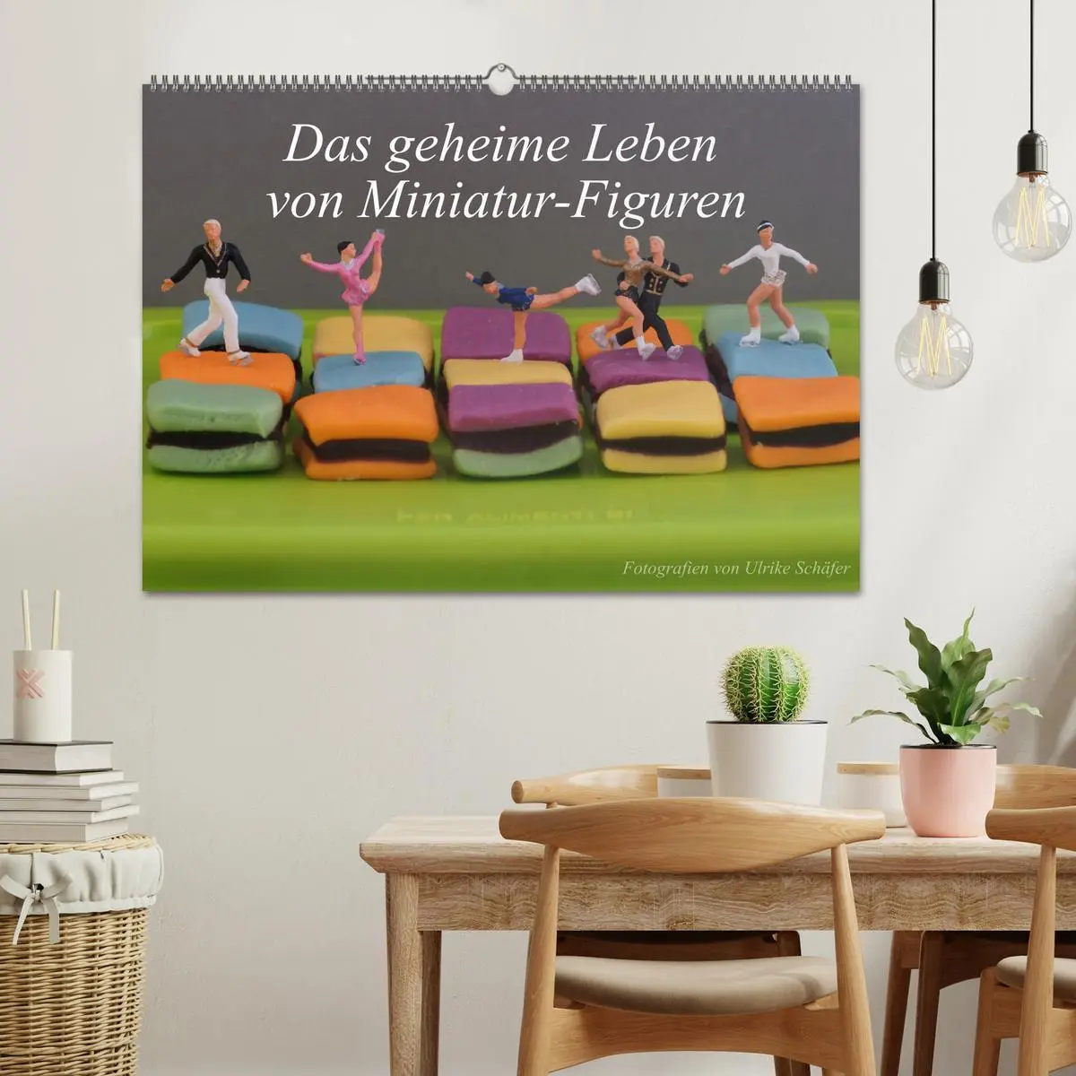 Bild: 9783457321560 | Das geheime Leben von Miniatur-Figuren (Wandkalender 2026 DIN A2...