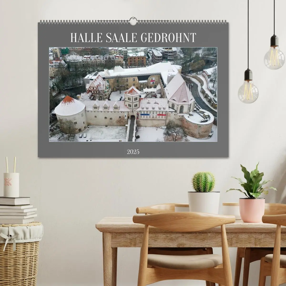 Bild: 9783383903960 | HALLE SAALE GEDROHNT 2025 (Wandkalender 2025 DIN A2 quer), CALVENDO...