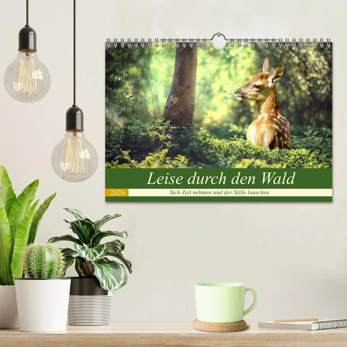 Bild: 9783457744260 | Leise durch den Wald. Sich Zeit nehmen und der Stille lauschen...