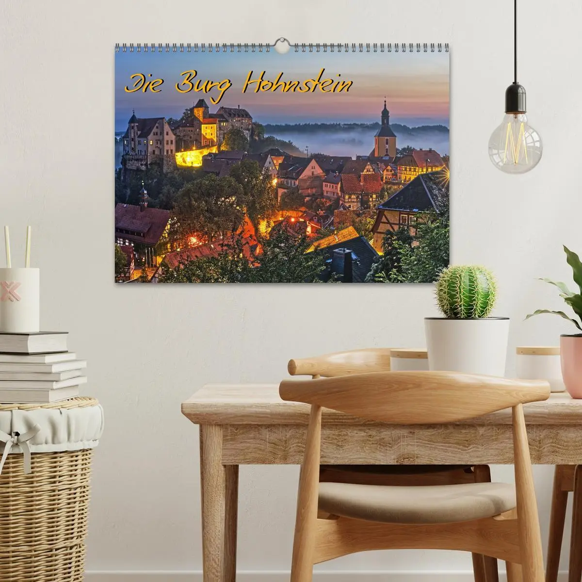 Bild: 9783457622261 | Die Burg Hohnstein im Licht der vier Jahreszeiten (Wandkalender...
