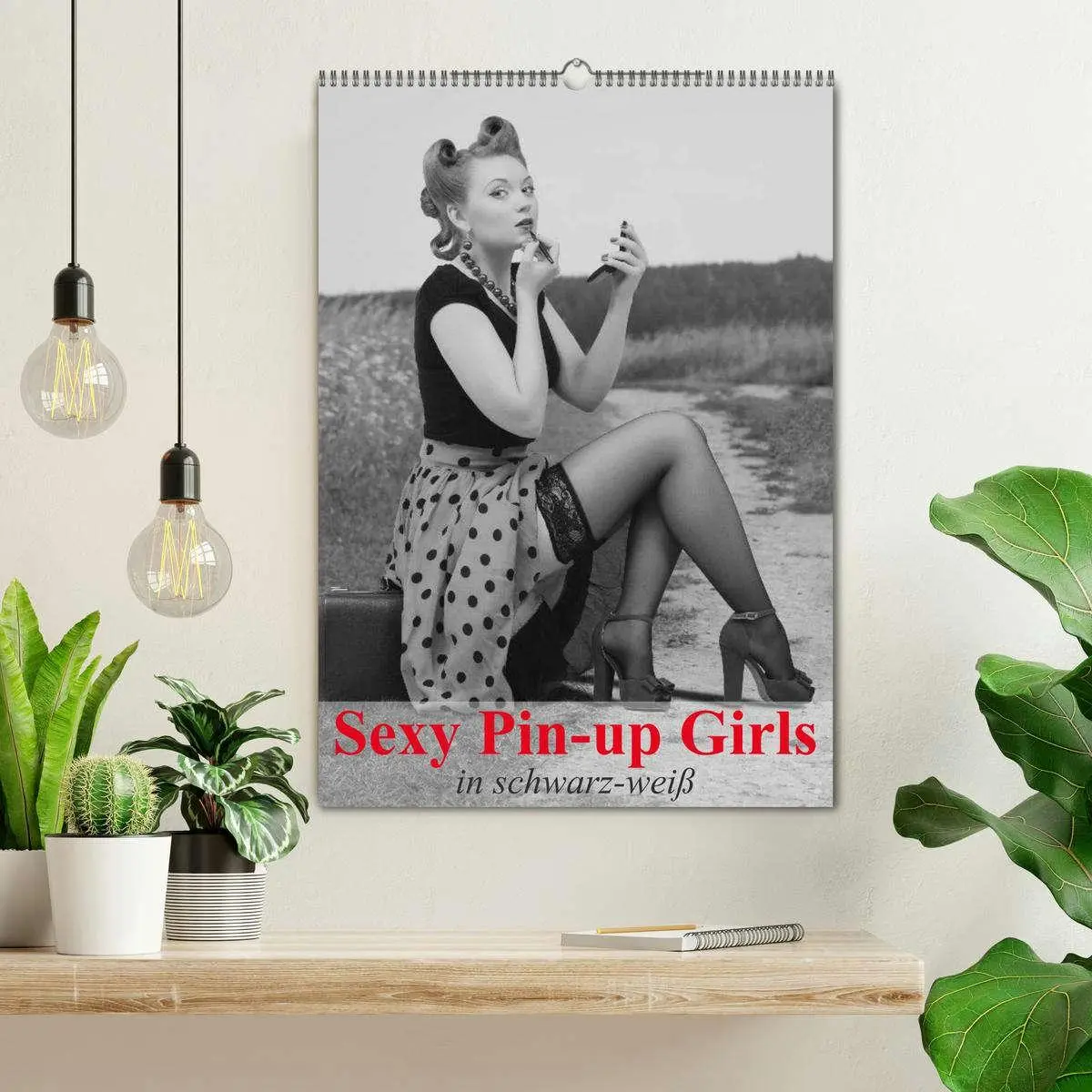 Bild: 9783516455861 | Sexy Pin-up Girls in schwarz-weiß (Wandkalender 2026 DIN A2 hoch),...