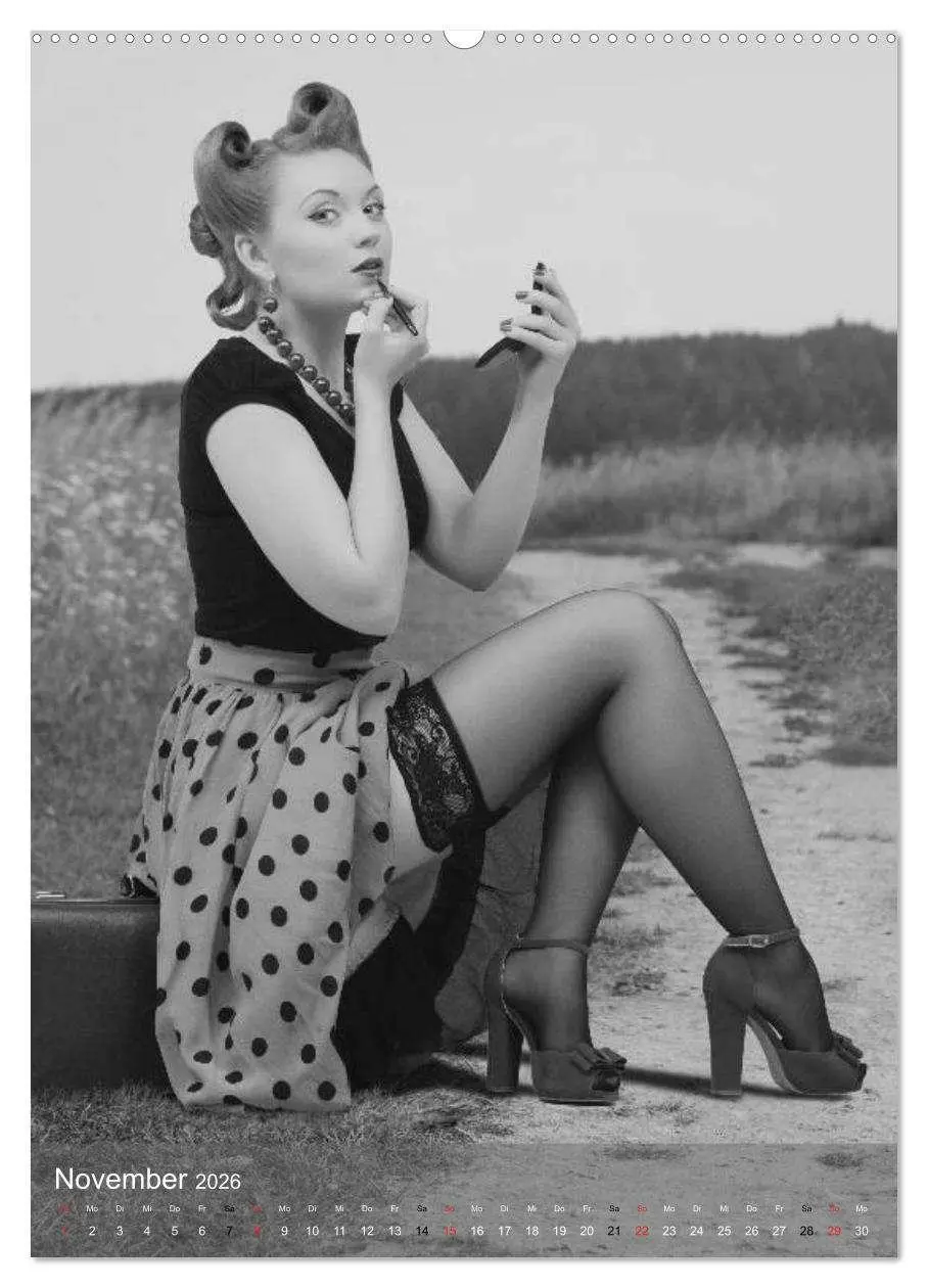 Bild: 9783516455861 | Sexy Pin-up Girls in schwarz-weiß (Wandkalender 2026 DIN A2 hoch),...