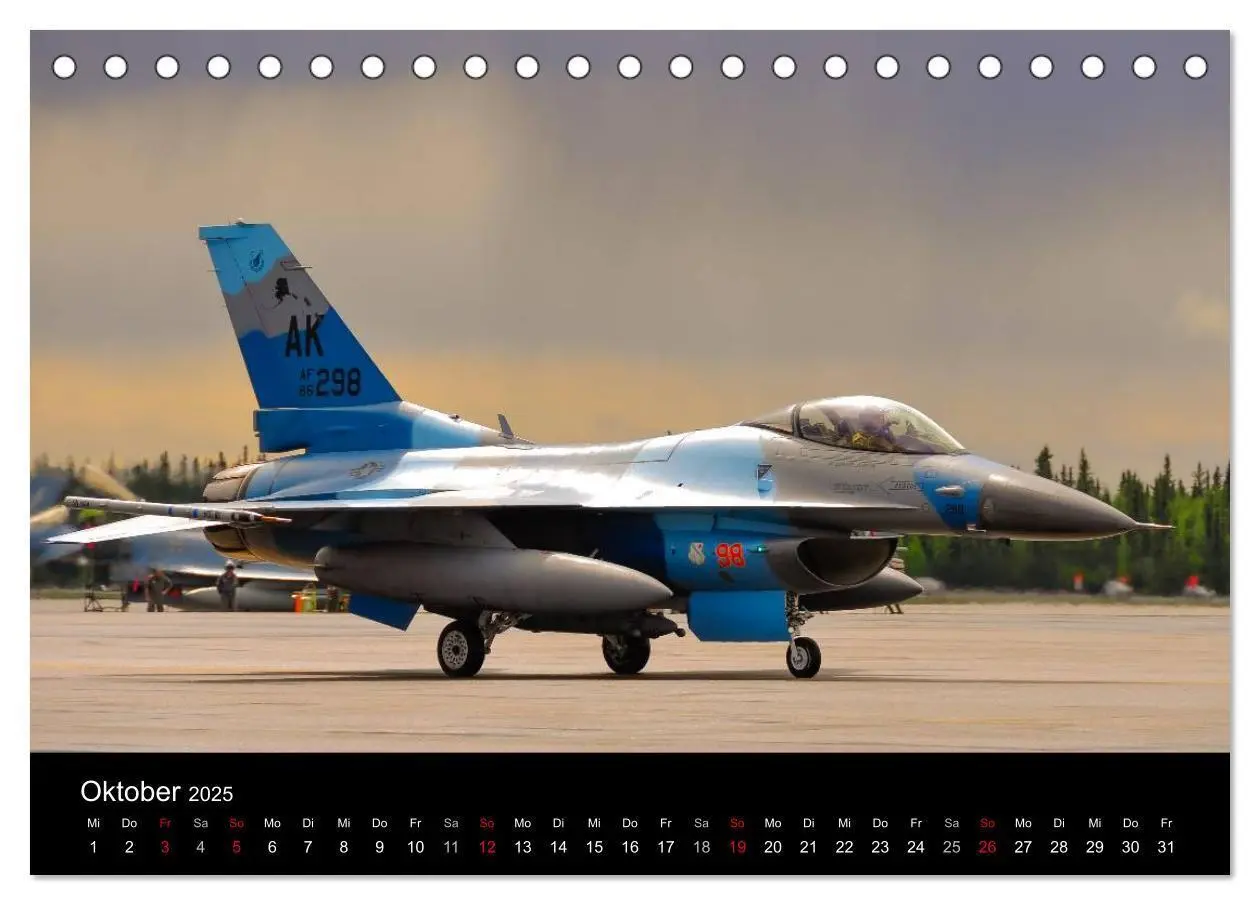 Bild: 9783435728961 | F-16 Fliegende Legende (Tischkalender 2025 DIN A5 quer), CALVENDO...
