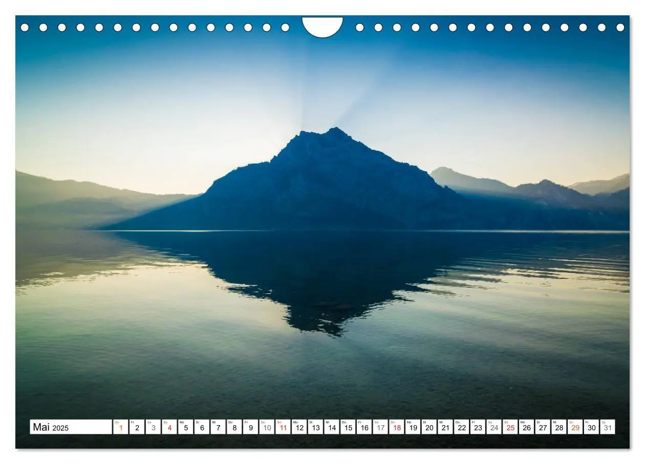 Bild: 9783435210763 | Ein Frühling am Traunsee - Verträumte Ansichten (Wandkalender 2025...