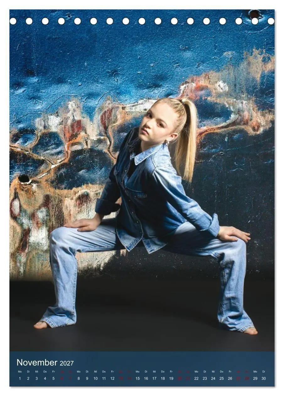 Bild: 9783516792263 | Hailie - Blond in Jeans (Tischkalender 2027 DIN A5 hoch), CALVENDO...
