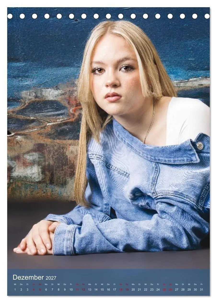 Bild: 9783516792263 | Hailie - Blond in Jeans (Tischkalender 2027 DIN A5 hoch), CALVENDO...