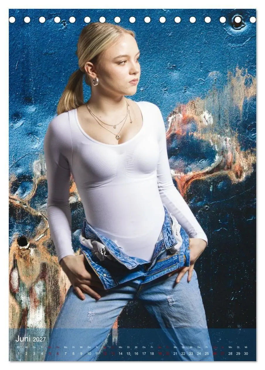 Bild: 9783516792263 | Hailie - Blond in Jeans (Tischkalender 2027 DIN A5 hoch), CALVENDO...