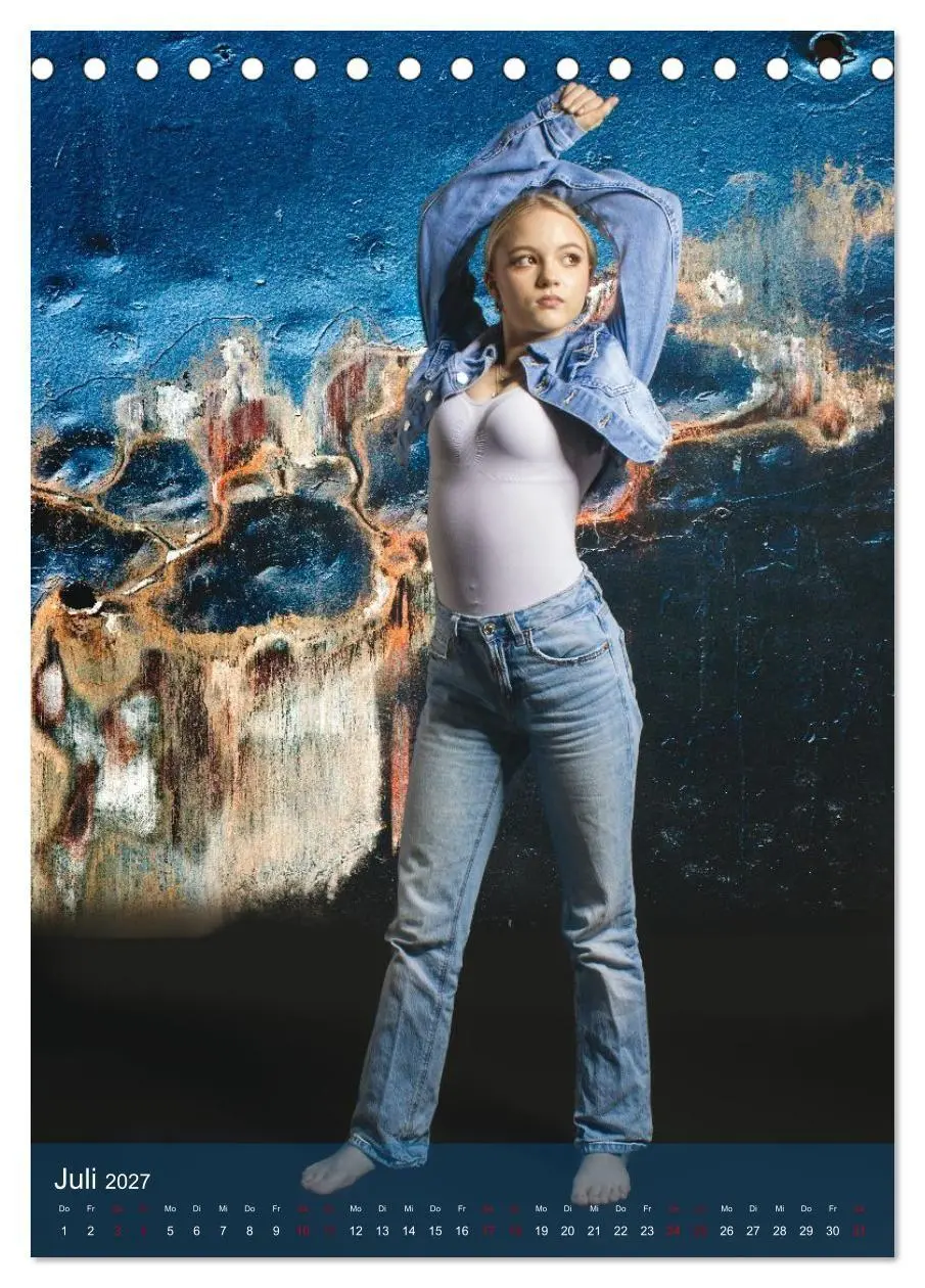 Bild: 9783516792263 | Hailie - Blond in Jeans (Tischkalender 2027 DIN A5 hoch), CALVENDO...