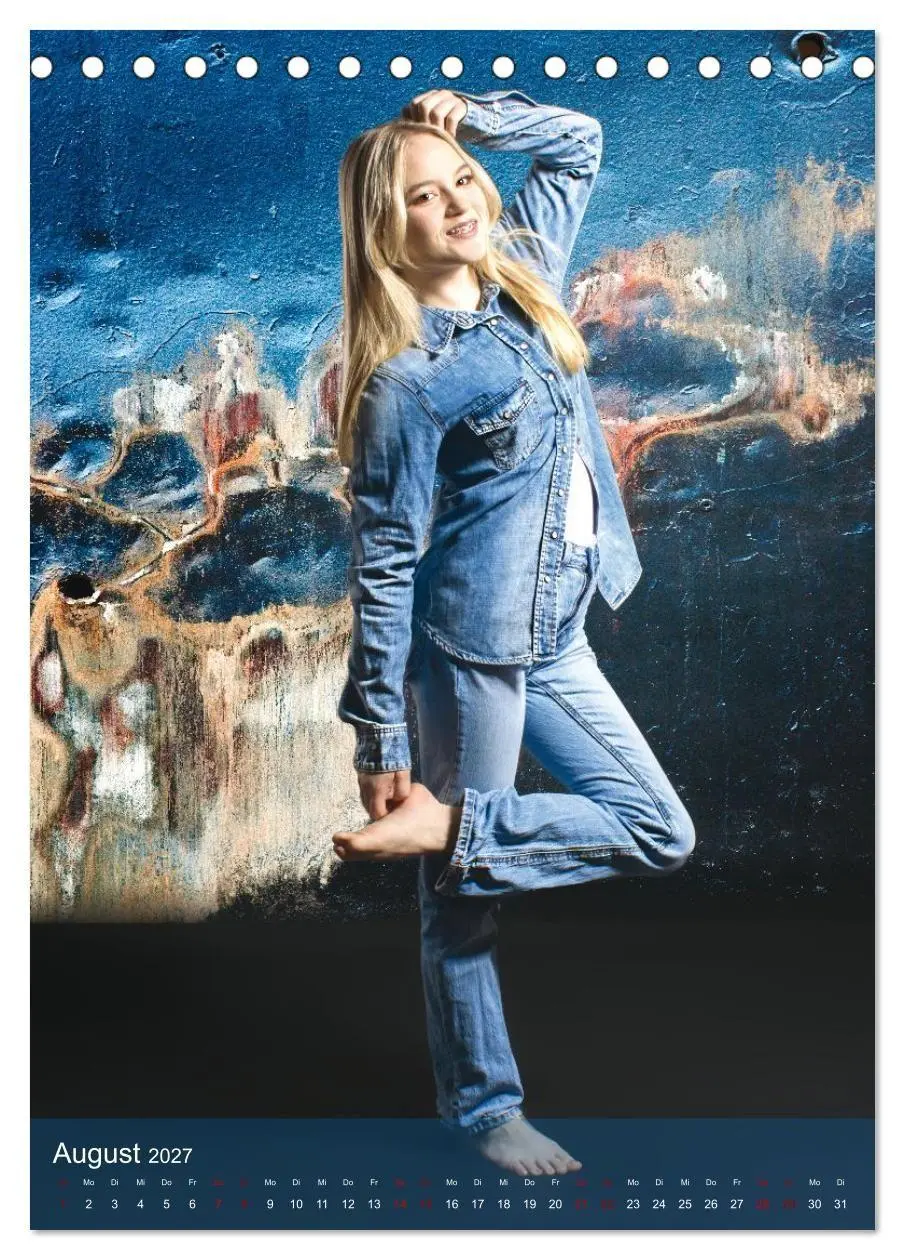 Bild: 9783516792263 | Hailie - Blond in Jeans (Tischkalender 2027 DIN A5 hoch), CALVENDO...