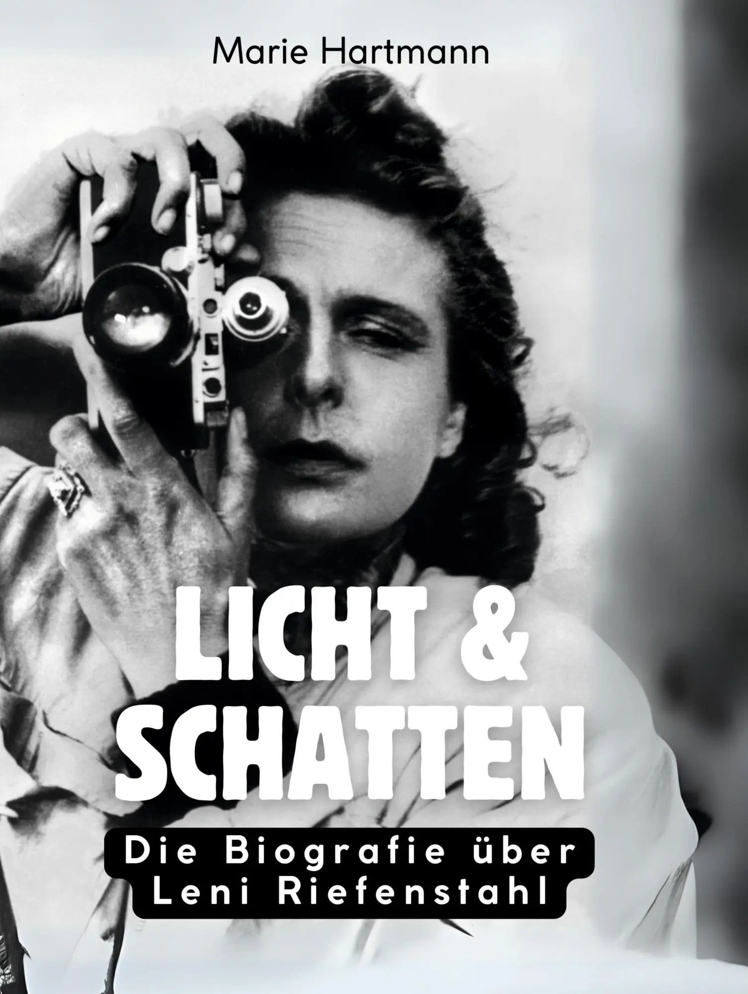 Cover: 9783695322763 | Licht &amp; Schatten | Die Biografie über Leni Riefenstahl | Hartmann