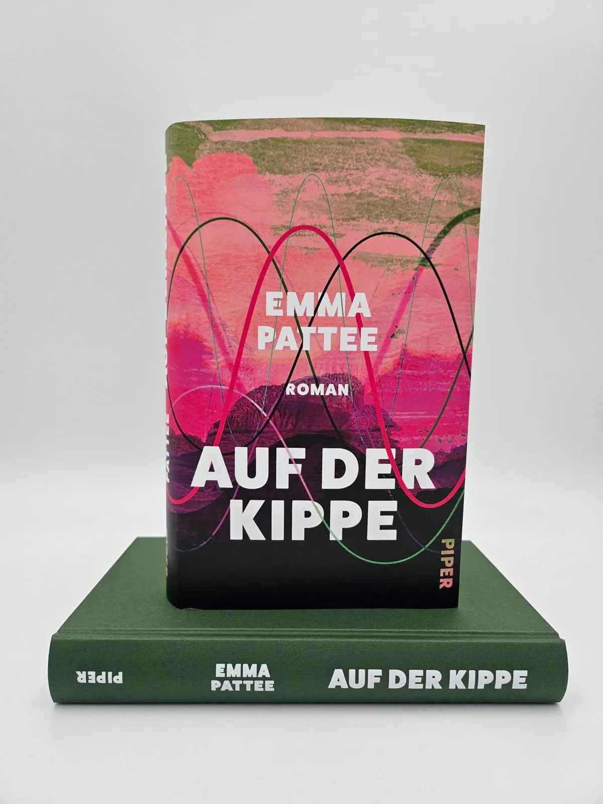 Bild: 9783492073363 | Auf der Kippe | Emma Pattee | Buch | 256 S. | Deutsch | 2025