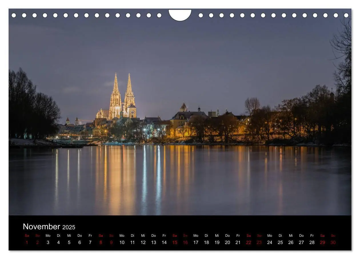 Bild: 9783435384563 | Regensburg bei Nacht (Wandkalender 2025 DIN A4 quer), CALVENDO...