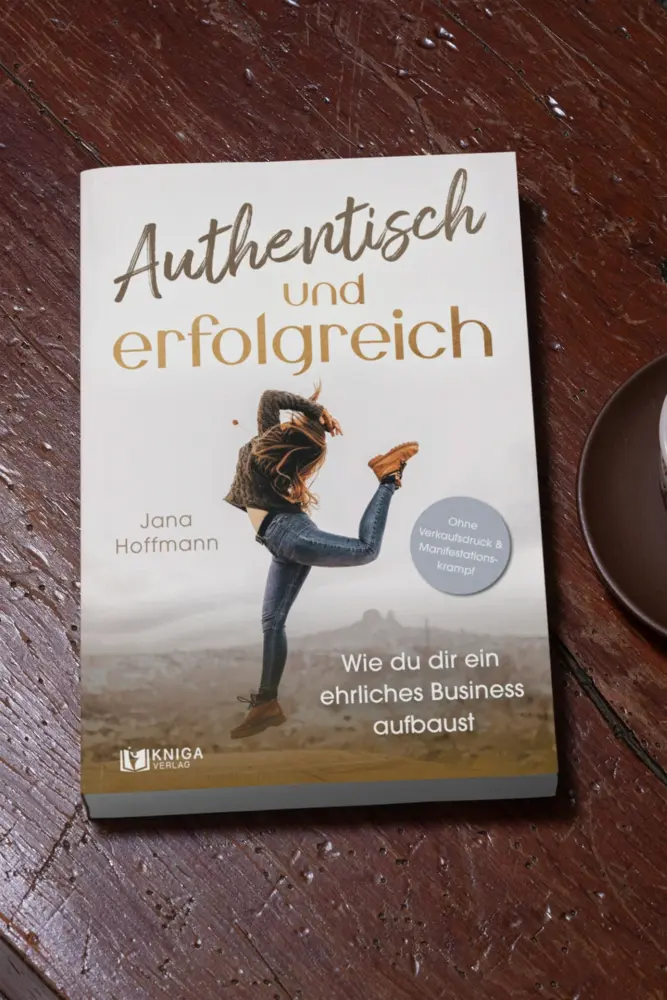 Bild: 9783910385863 | Authentisch und erfolgreich | Hoffmann Jana | Taschenbuch | 234 S.