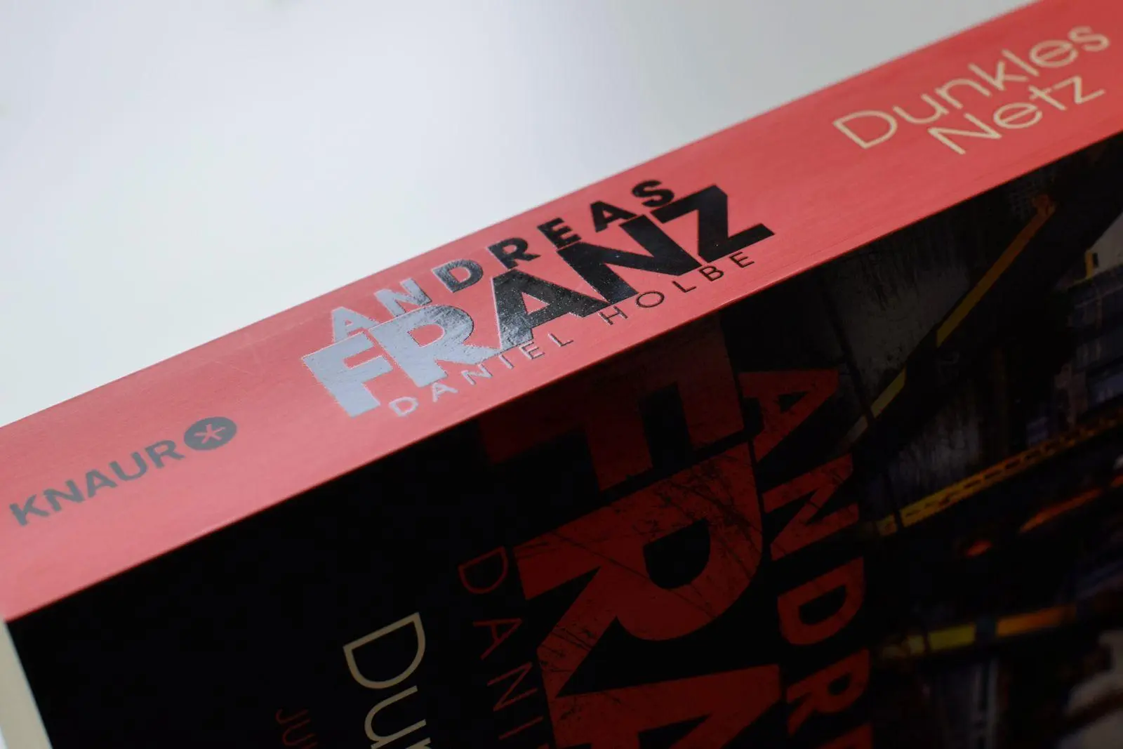 Bild: 9783426529263 | Dunkles Netz | Daniel Holbe (u. a.) | Taschenbuch | 448 S. | Deutsch