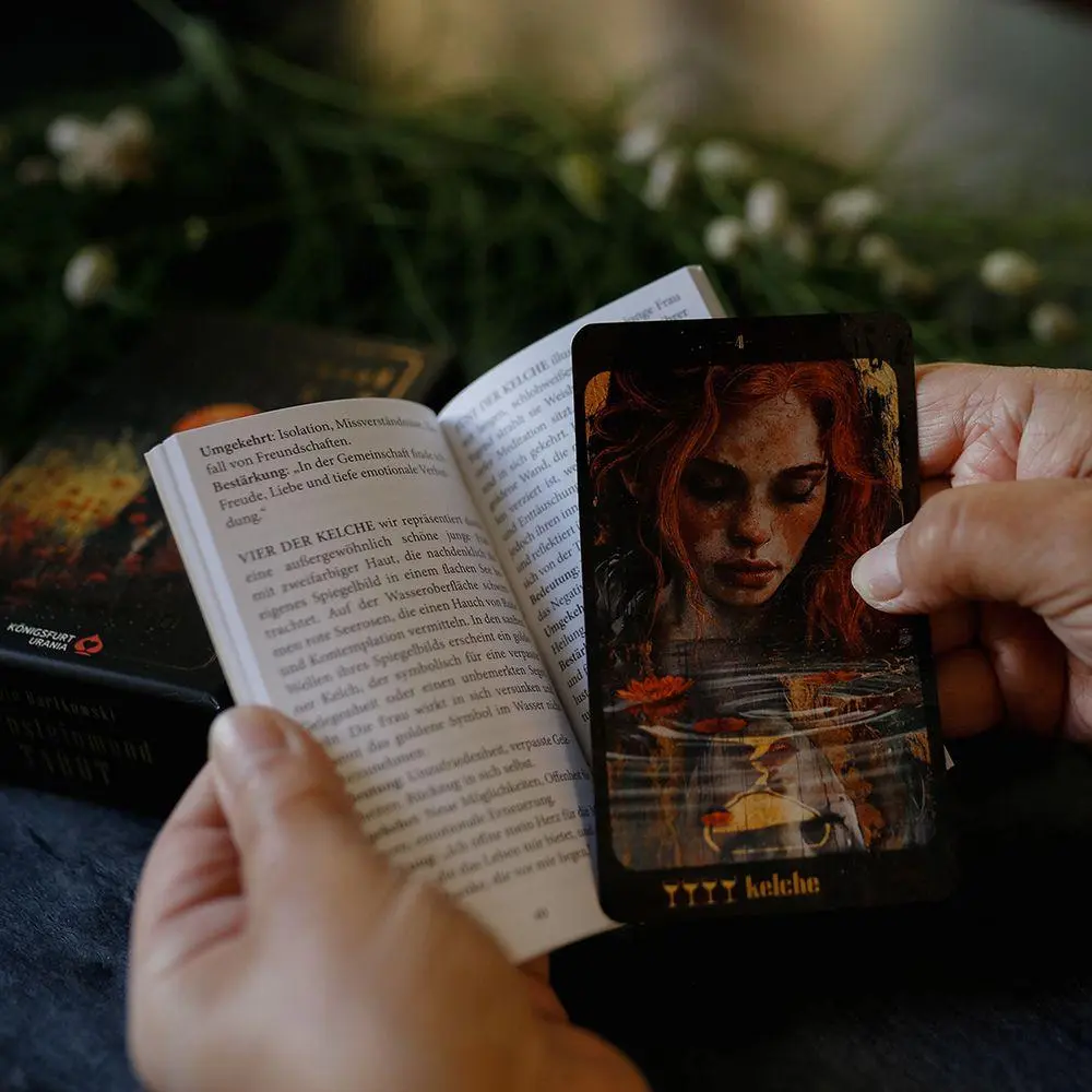 Bild: 4250375102564 | Bernsteinmond Tarot - 78 Tarotkarten und 80-seitiges Booklet | Buch