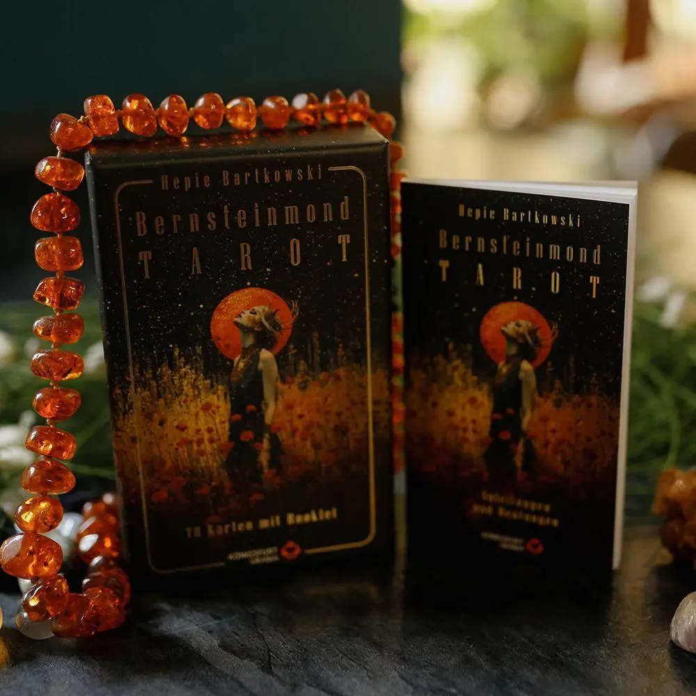 Bild: 4250375102564 | Bernsteinmond Tarot - 78 Tarotkarten und 80-seitiges Booklet | Buch