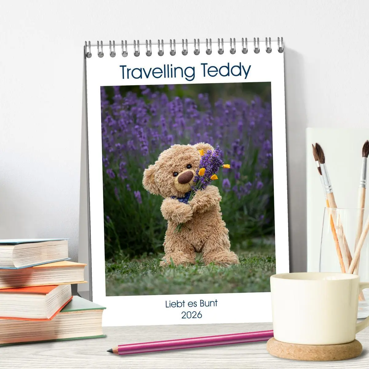 Bild: 9783516340365 | Travelling Teddy liebt es Bunt (Tischkalender 2026 DIN A5 hoch),...