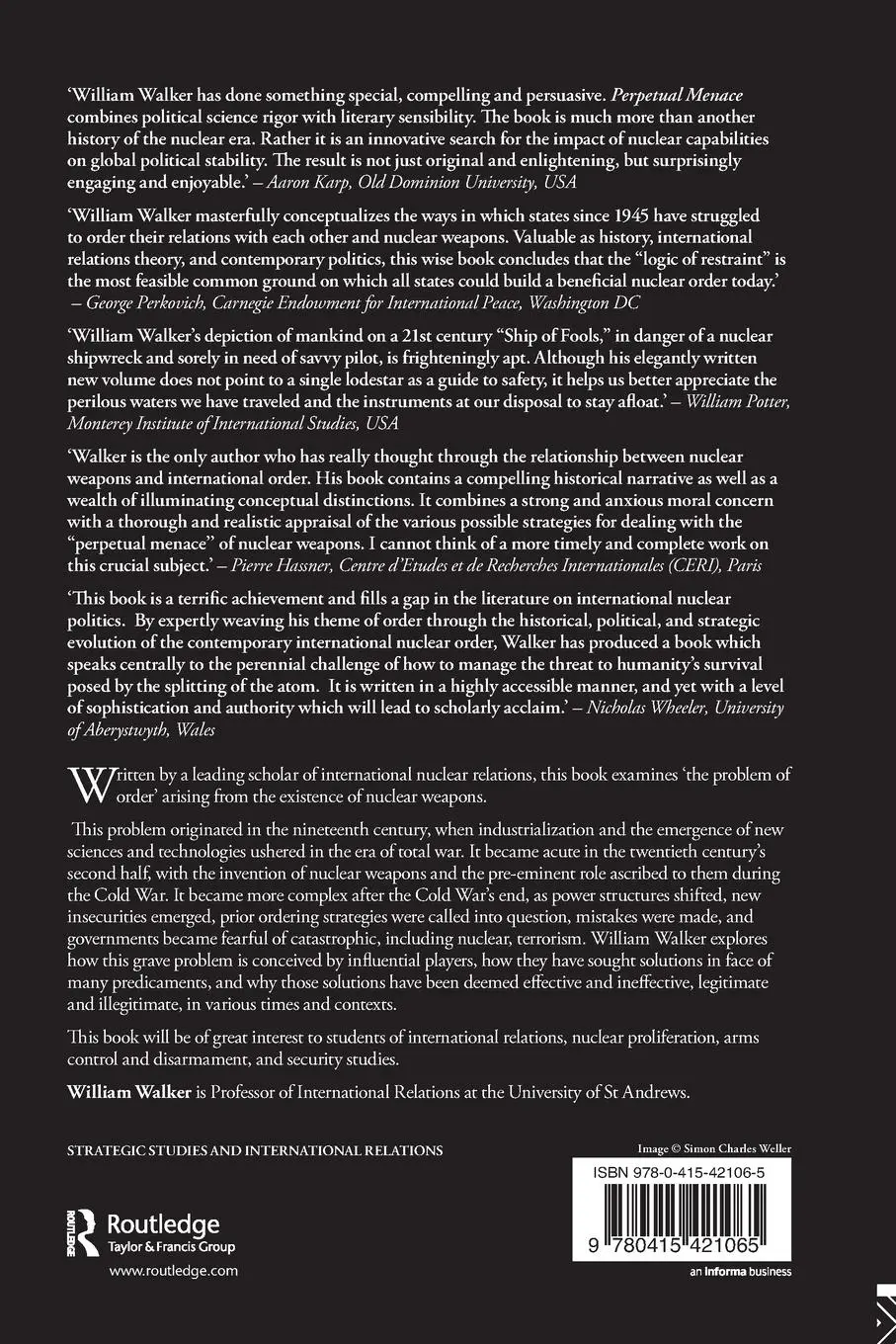 Rückseite: 9780415421065 | A Perpetual Menace | Nuclear Weapons and International Order | Walker