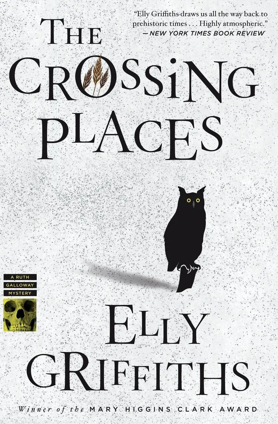 Cover: 9780547386065 | The Crossing Places | The First Ruth Galloway Mystery | Elly Griffiths