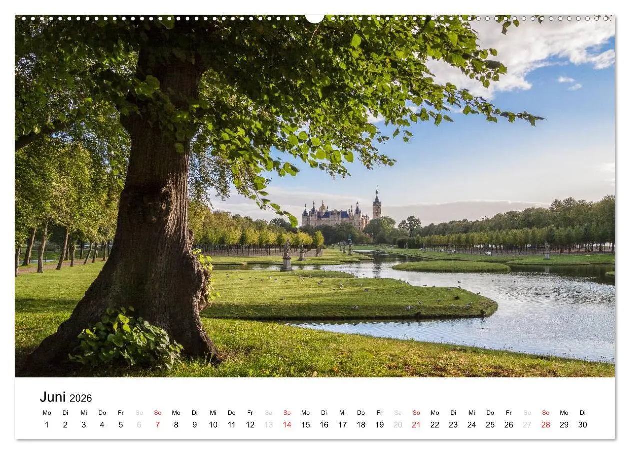 Bild: 9783516117165 | Schweriner Märchenschloss (Wandkalender 2026 DIN A2 quer), CALVENDO...