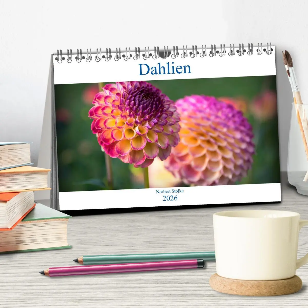 Bild: 9783457929865 | Dahlien - Blumenwunder der Natur (Tischkalender 2026 DIN A5 quer),...